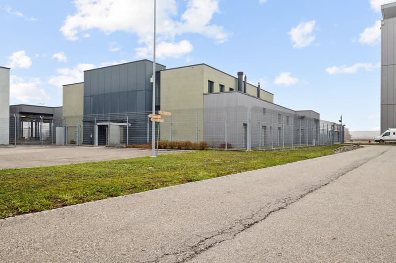 Spazi commerciali con possibilità di utilizzo polivalente - Situati in posizione centrale a Oensingen (1)