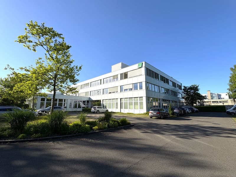 Your new company location in Rotkreuz - Discover and move in now! (1)