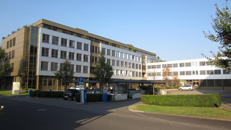 Work with direct connection to public transport - Office spaces in the center of Lindenpark, Baar (1)