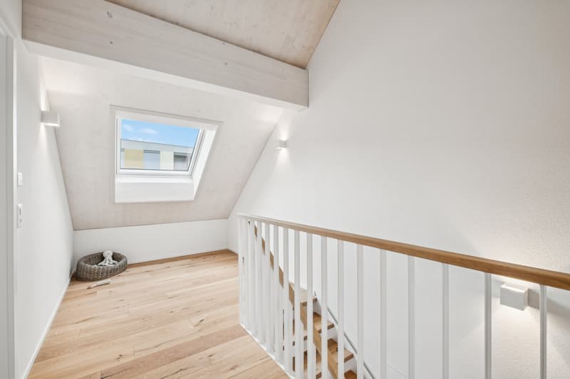 Der Vorplatz im Dachgeschoss erhält durch die hohe Dachschräge seinen ganz besonderen Charme (Beispielbild Haus 2b).