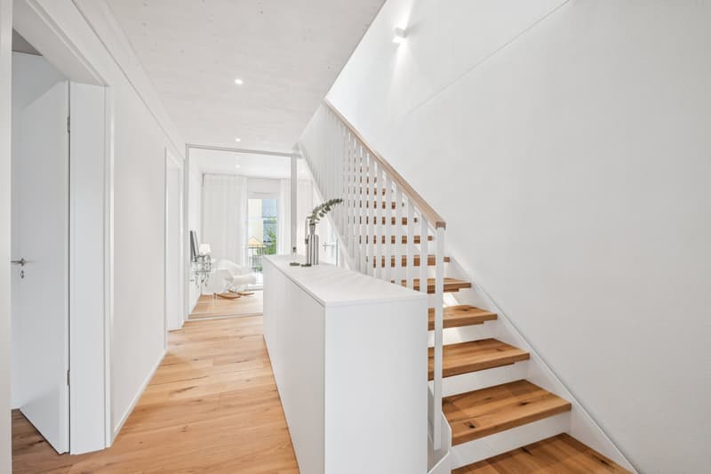 Das abgetrennte Arbeitszimmer sowie ein integriertes Sideboard machen den Vorplatz im Obergeschoss zu einem vielseitig nutzbaren Bereich (Beispielbild Haus 2b).
