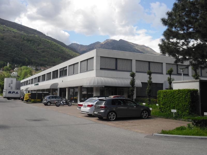 Spazio commerciale in posizione strategica - Centro Carvina A, Taverne (1)