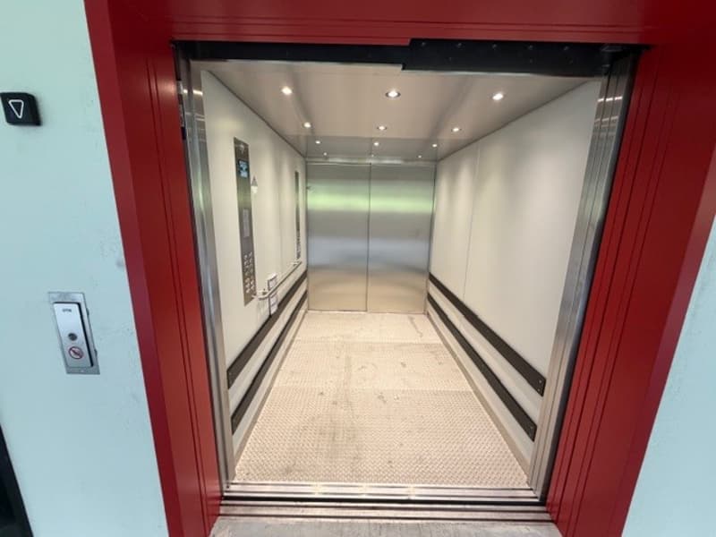 Chemin de la Combeta 3-5 - Beautiful representative building for offices, craftsmanship, light industry (7)