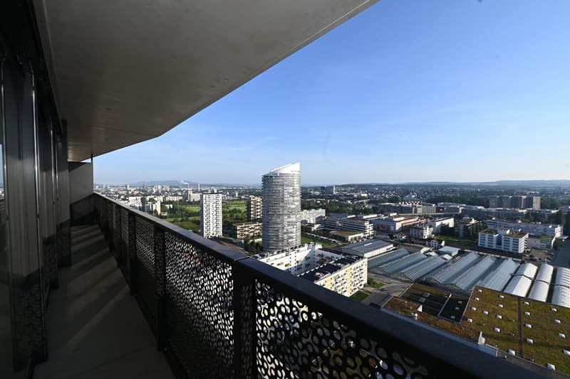 Three Point - Panoramic view in owner-occupier standard (2)