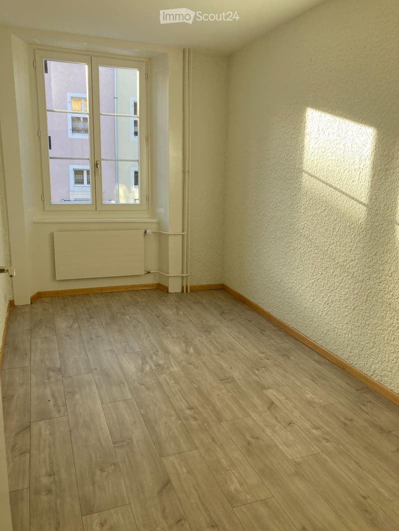 Le Locle - Lumineux appartement 3 pièces traversant (2)