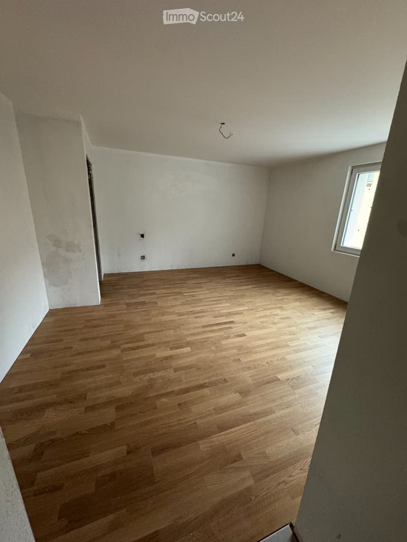 Appartamento di alta qualità al 1° piano con balcone (3.5 locali) (3)