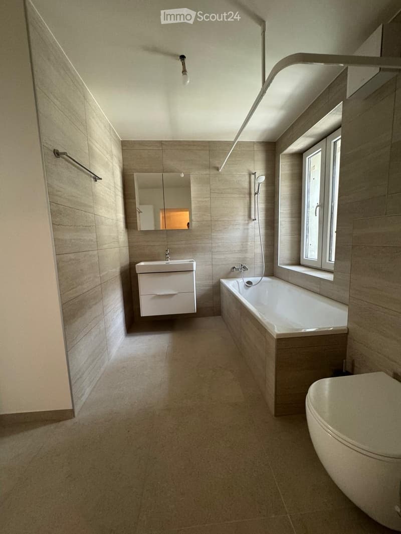 Appartement der gehobenen Klasse im 1. Stock mit Balkon (3.5 Zimmer) (2)