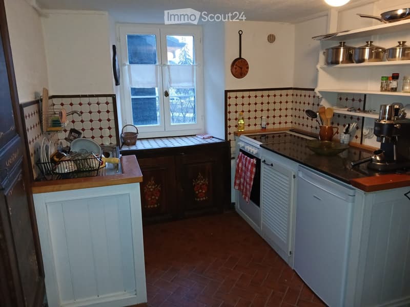 Adorable and authentic 2,5 room apartment, completely renovated in 2025 (4)