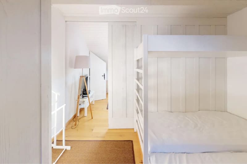 Charming 4-room duplex with balcony and parking space (4)