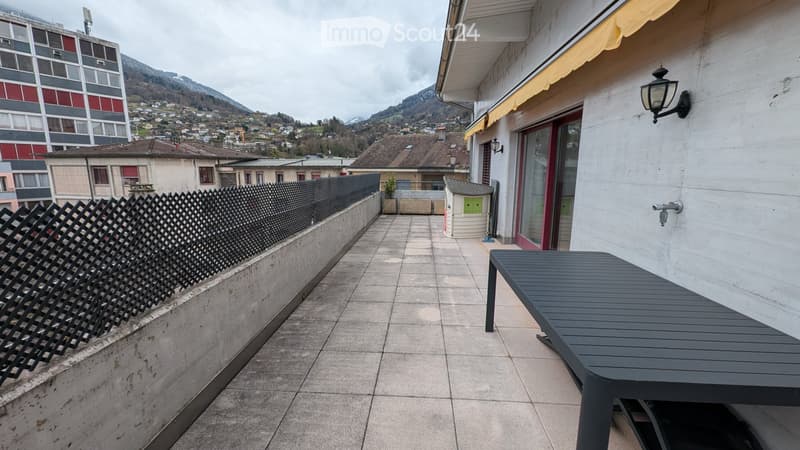 Spacious attic apartment with 4.5 rooms in the center of Monthey (2)