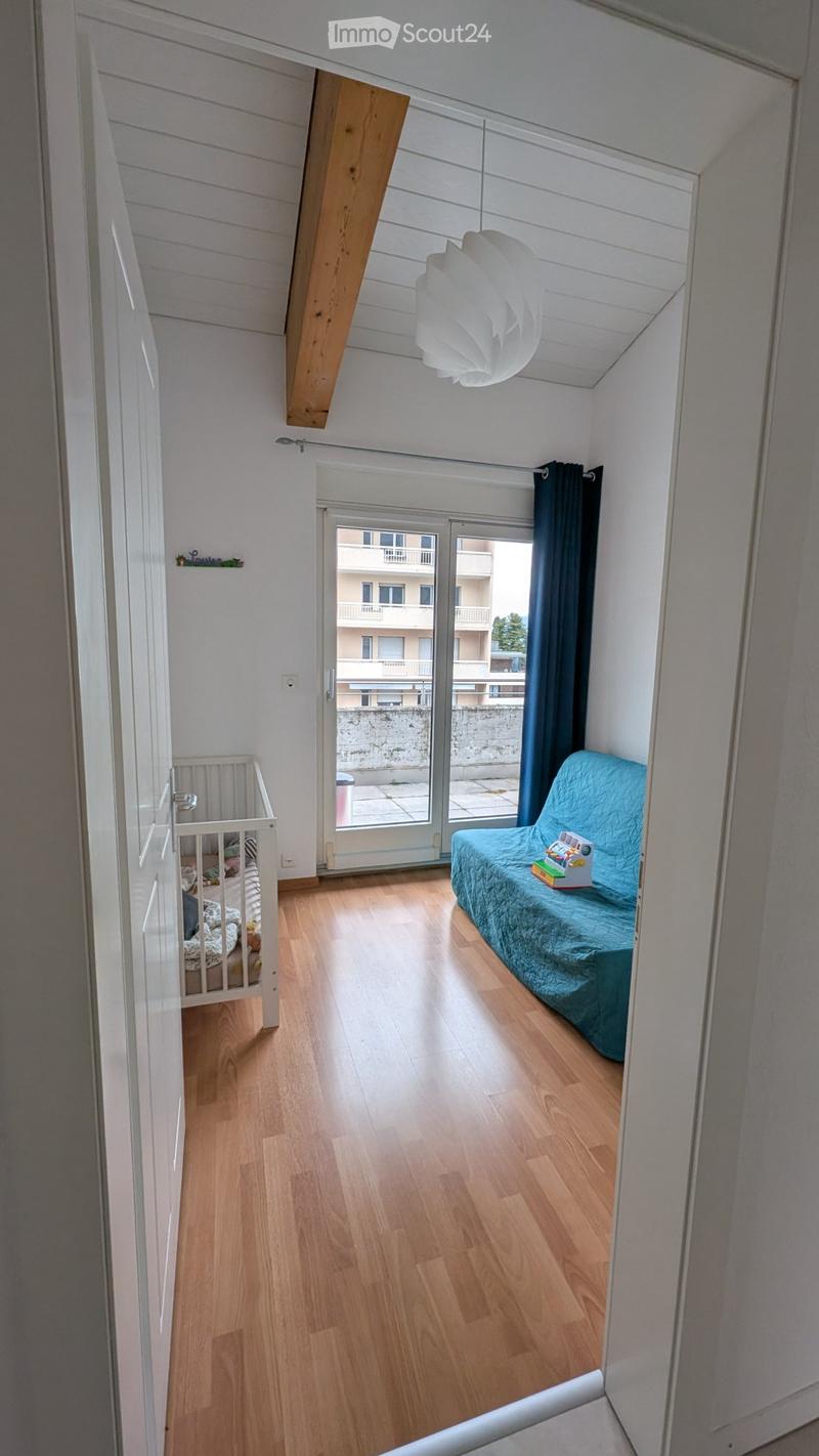Spacious attic apartment with 4.5 rooms in the center of Monthey (4)