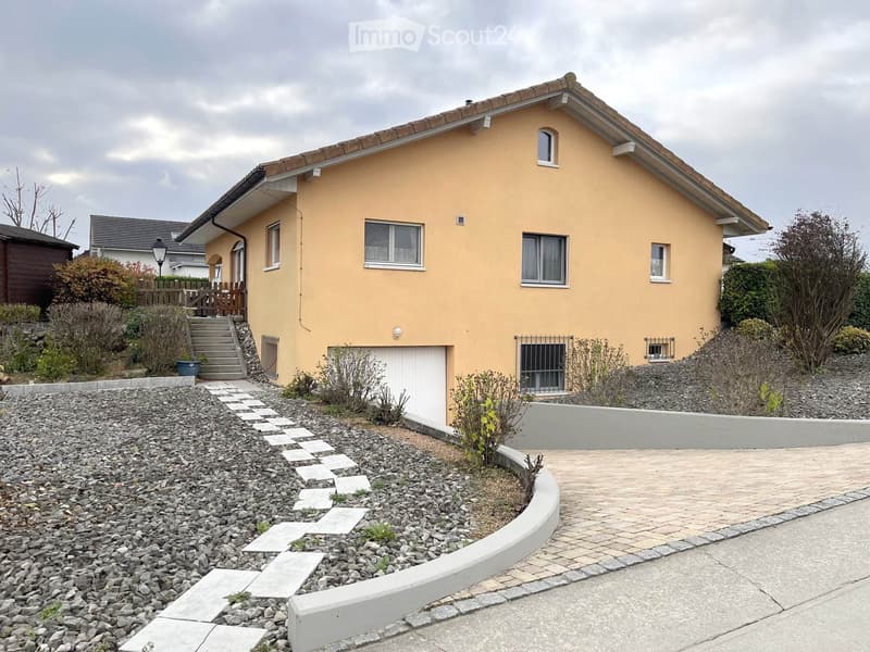 Einfamilienhaus mit 5.5 Zimmern auf einem Grundstück von (1)