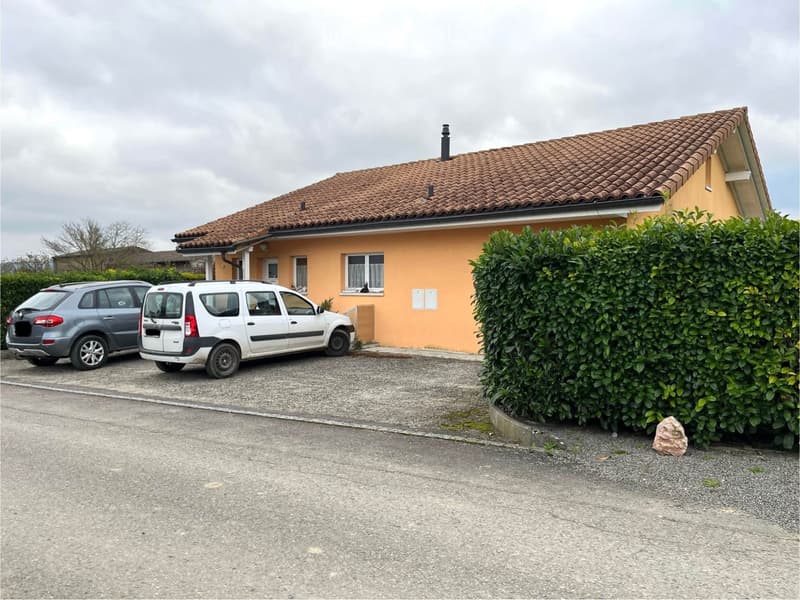 Einfamilienhaus mit 5.5 Zimmern auf einem Grundstück von (2)