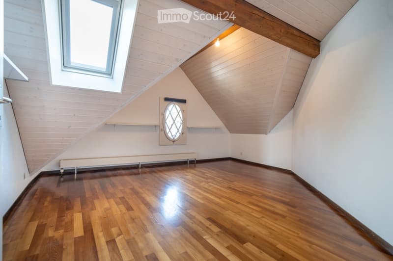 Beautiful 2.5 room apartment, in the heart, with balcony and view (4)