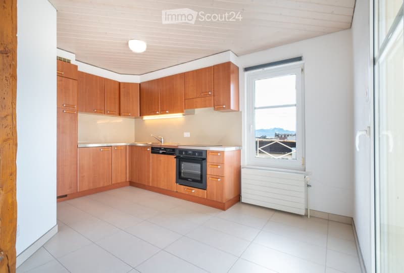 Beautiful 2.5 room apartment, in the heart, with balcony and view (5)