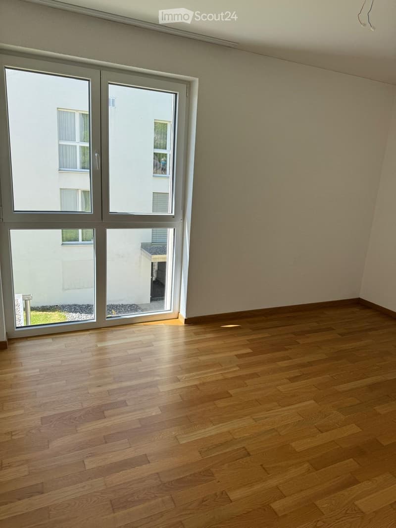 Appartamento moderno con vista sulla montagna in affitto immediato (3)