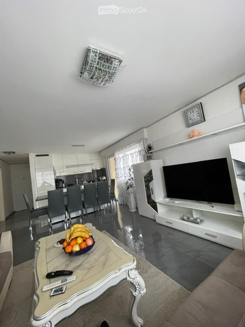 Appartement moderne 4.5 pièces avec parking extérieur (4)