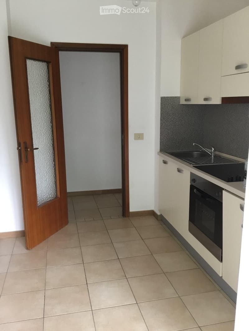 Vendo 3.5 Locale 50 mt centro Paradiso con Piscina (4)
