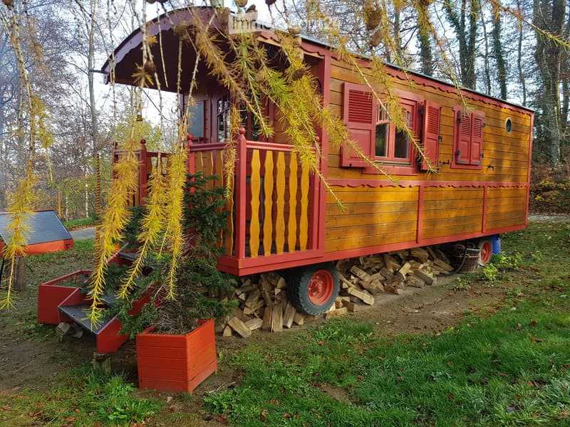 Charming caravan with private sauna (2)