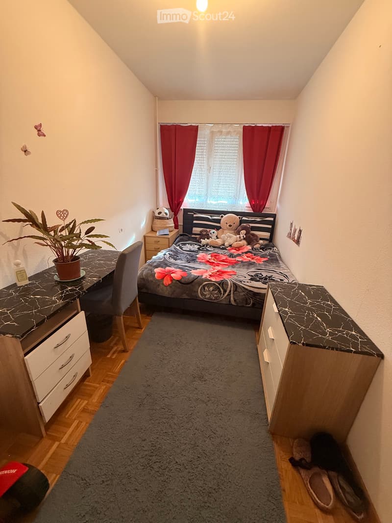 Room (2)