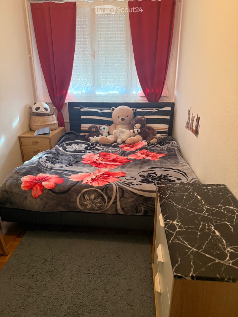 Room (5)