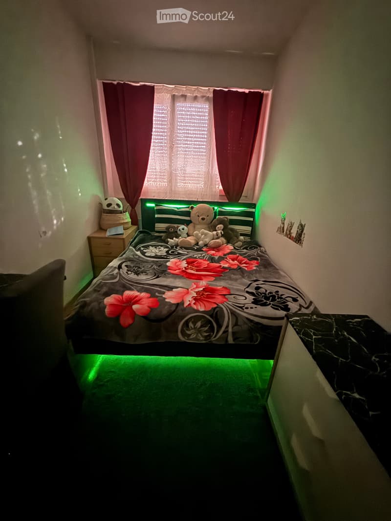 Room (3)