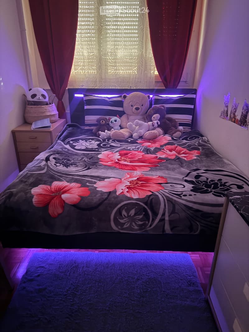 Room (4)