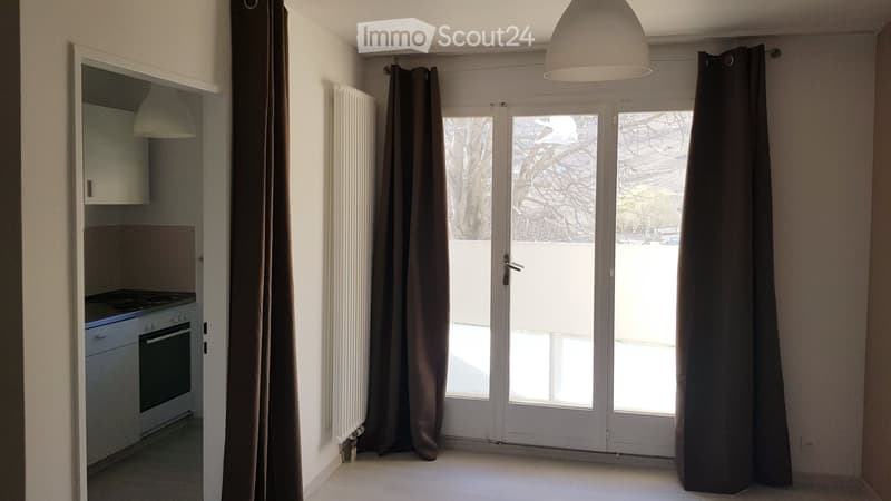 Charmantes 2-Zimmer-Wohnung mit Balkon und Parkplatz (3)
