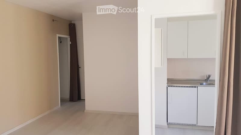 Charmantes 2-Zimmer-Wohnung mit Balkon und Parkplatz (2)