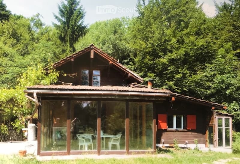 Isolated chalet in nature (2)