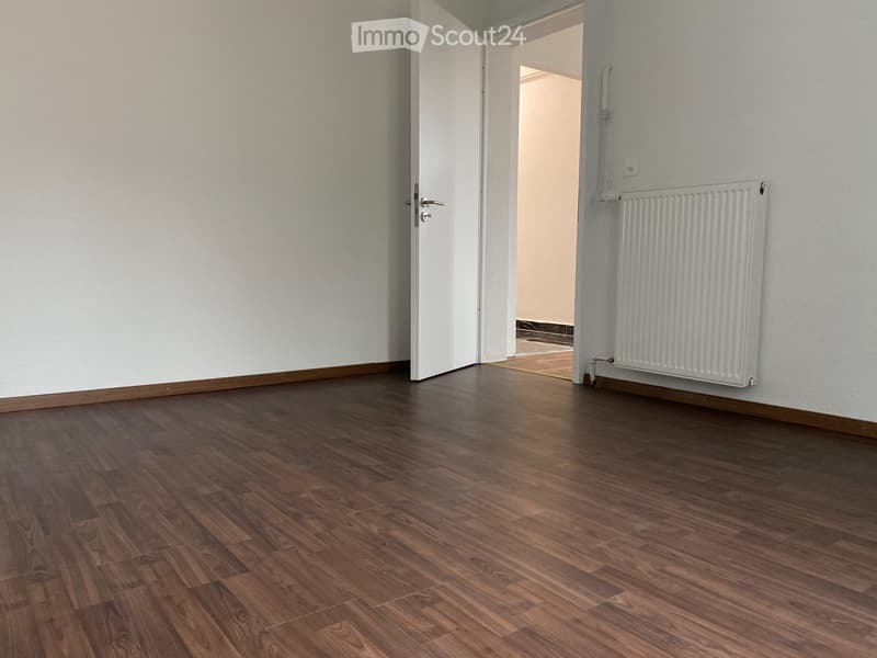 ZU VERMIETEN 3.5-ZIMMER-WOHNUNG MIT GARTEN (2)