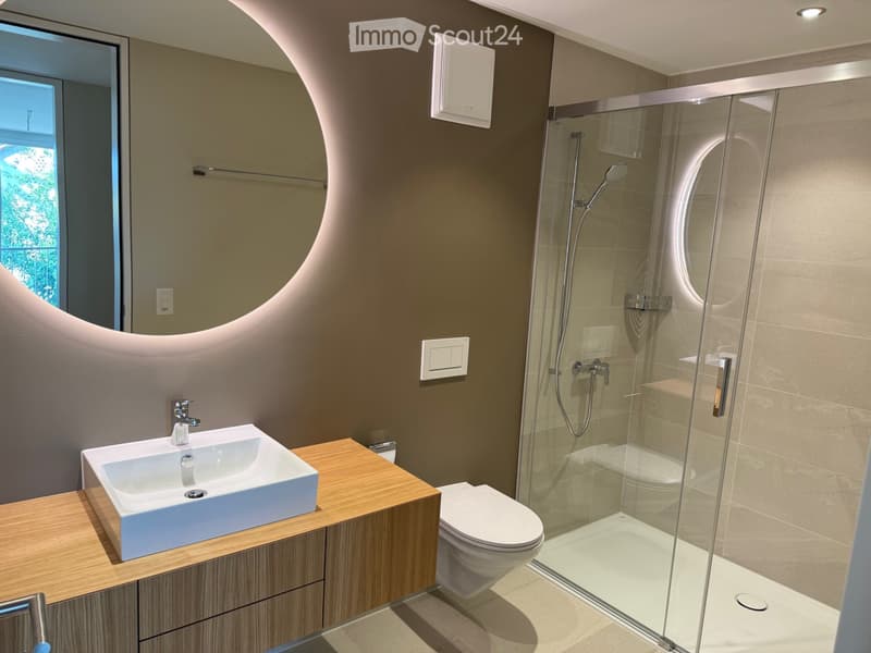 Chambre spacieuse avec salle de bain privée, près de l'aéroport (2)