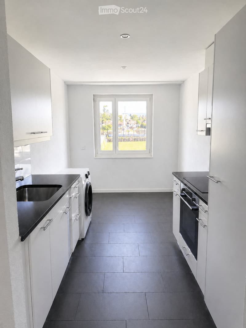 2.5 rooms renovated 55 m² with glazed balcony - Givisiez (2)