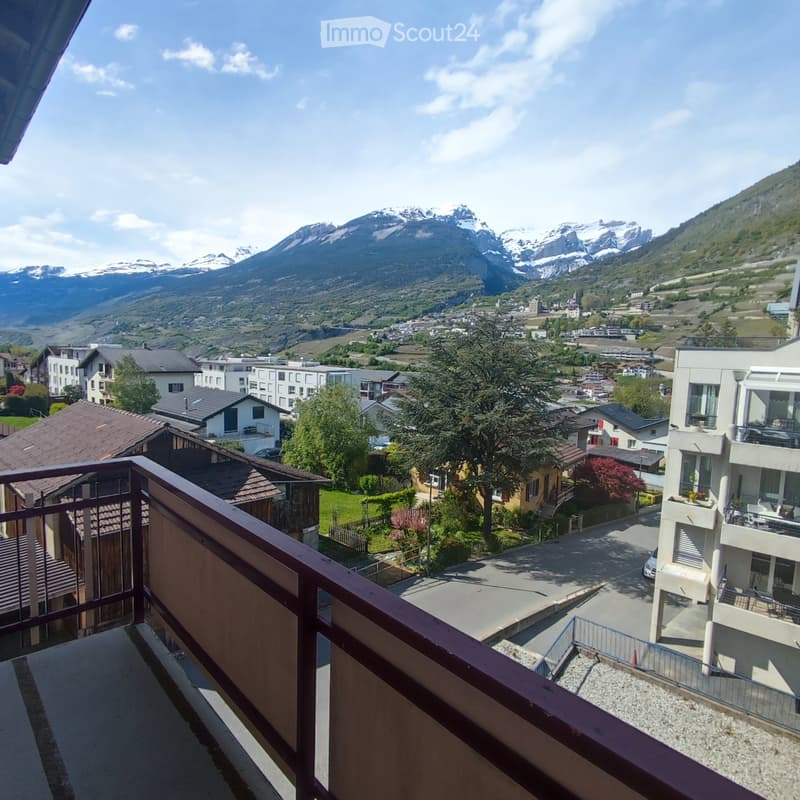 Appartamento attraente di 4,5 locali con panorama montano a Susten (1)