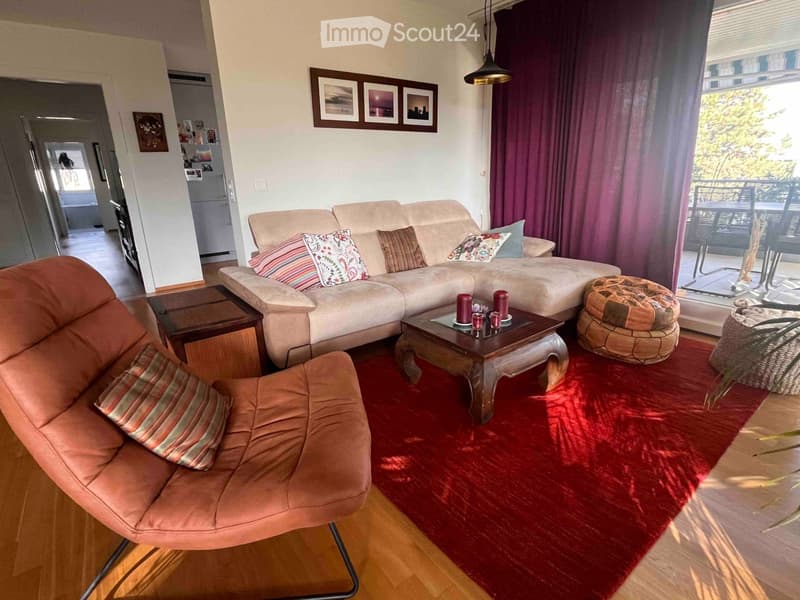 Geräumige möblierte 4,5-Zimmer-Wohnung mit Balkon (2)