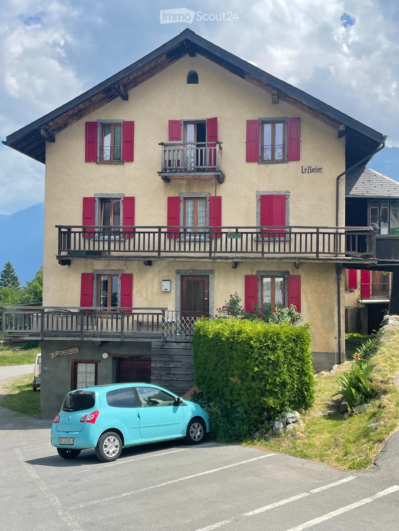 In vendita Aux Granges sur Salvan casa con 4 appartamenti (1)