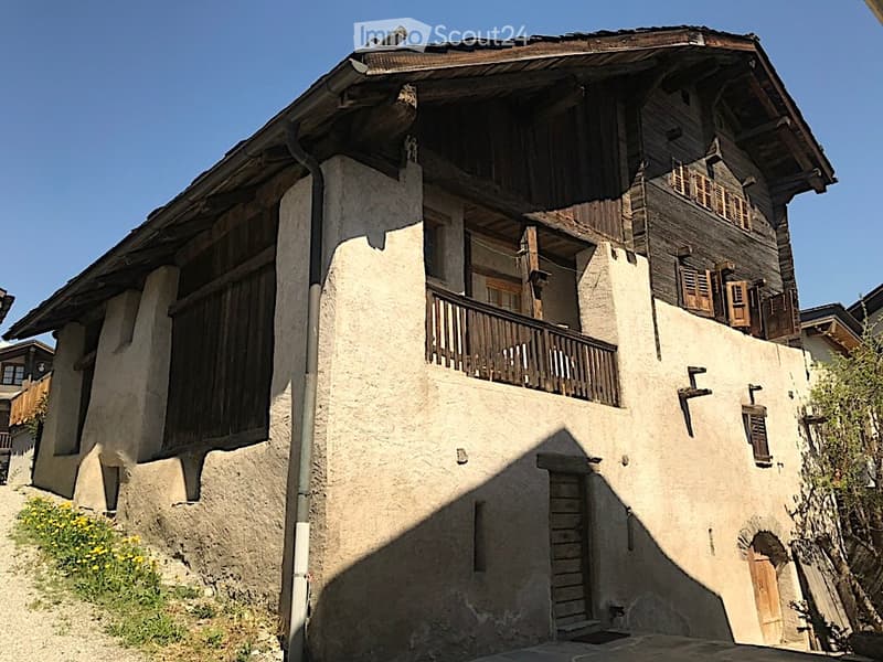 Prächtiges Dorfhaus, außergewöhnlicher alter Charme! (2)