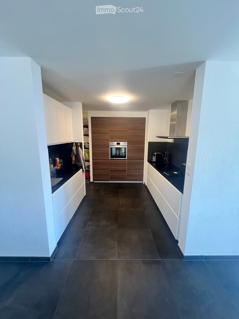 4,5 Zimmer vollständig modern renoviert. (2)