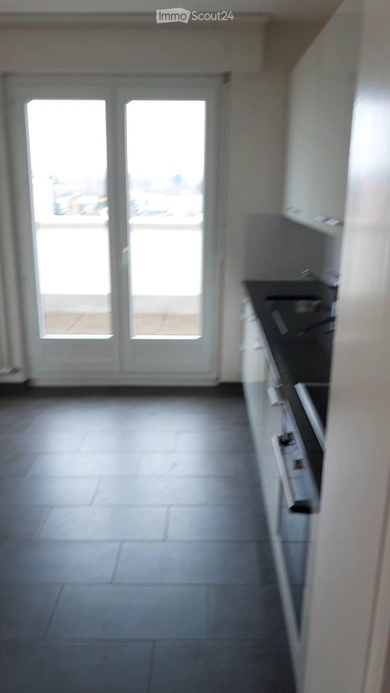 Prächtige 4.5-Zimmer-Wohnung im letzten Stock mit großer Terrasse (3)