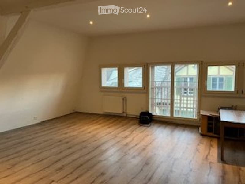 A louer - Grand studio lumineux, rénové en vieille ville (3)