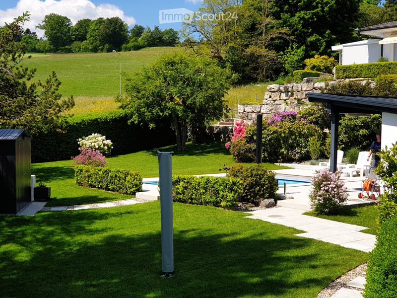 Villa with panoramic view, large garden and heated pool (2)