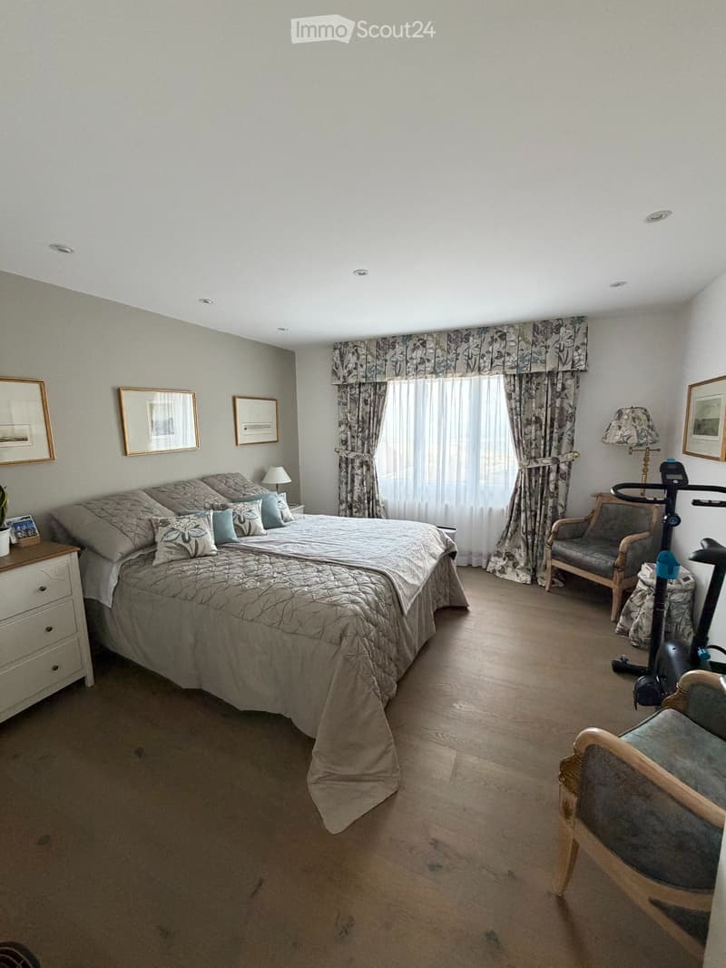 Villa with panoramic view, large garden and heated pool (10)
