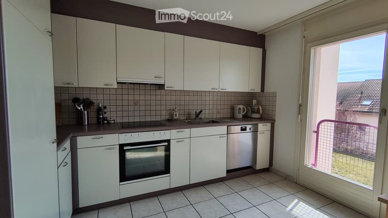 Ampio appartamento di 4,5 locali con balcone a La Corbaz (2)