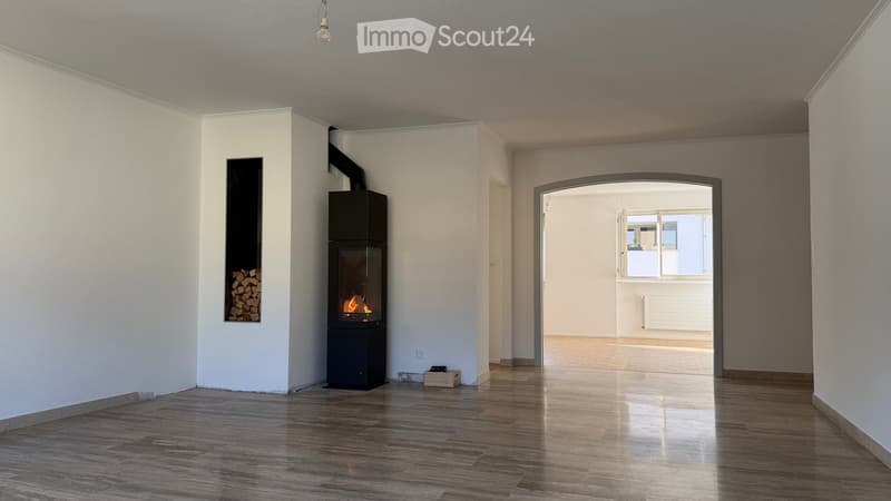 Spacious 3.5-room apartment in Sion (1)