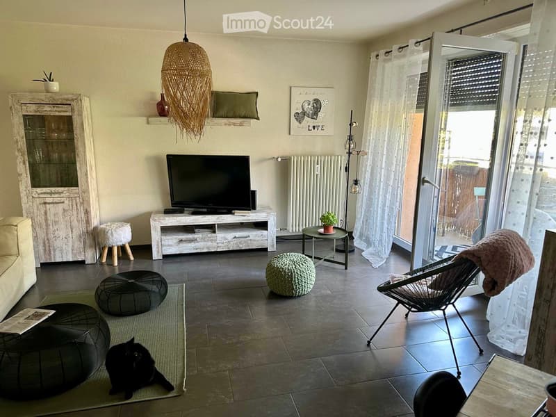 Beautiful 2.5-room modern apartment with balcony (3)