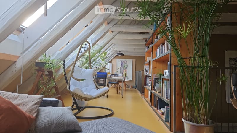 Room in an atypical apartment on 2 levels (1)