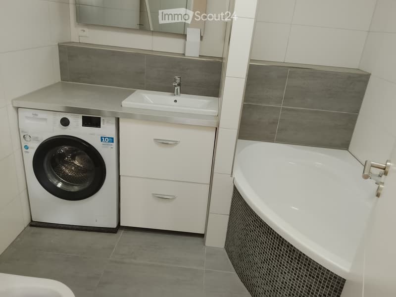 Grosszügige 5.5-Zimmer-Wohnung mit riesiger Terrasse (4)