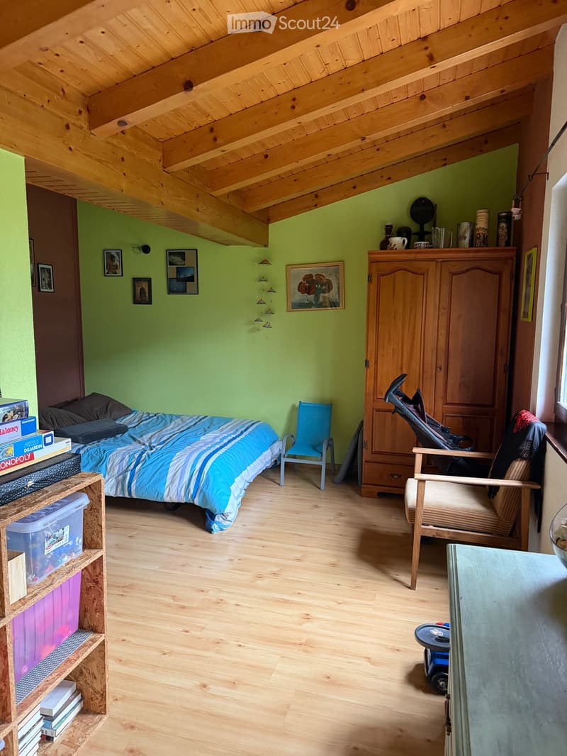 Großes Zimmer mit Dusche (2)