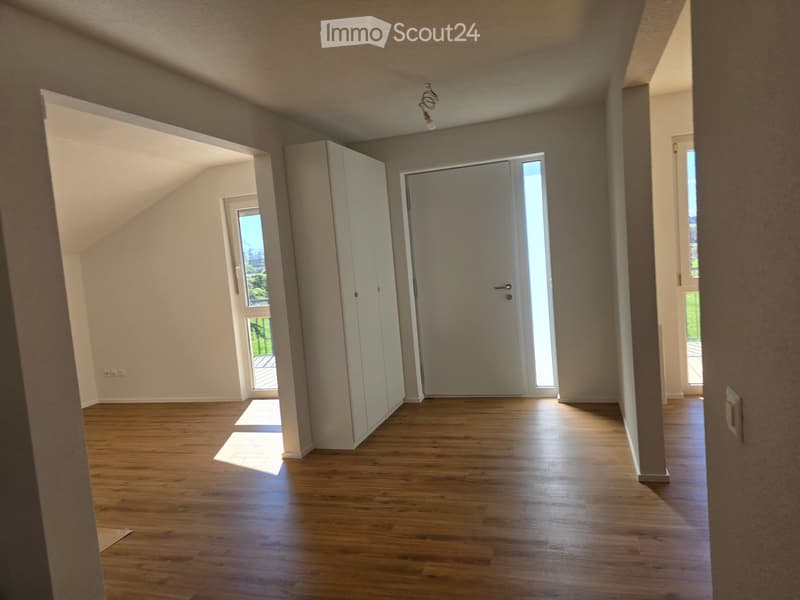 Zu vermieten frisch renovierte 2.5-Zimmer-Wohnung in Courtion (4)