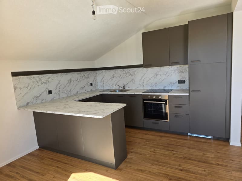 Zu vermieten frisch renovierte 2.5-Zimmer-Wohnung in Courtion (5)
